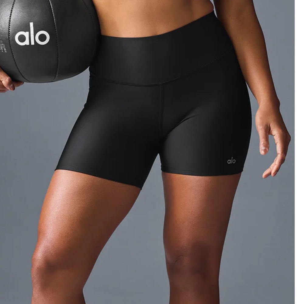 ALO Yoga Black Athletic Shorts Streamlined Fit